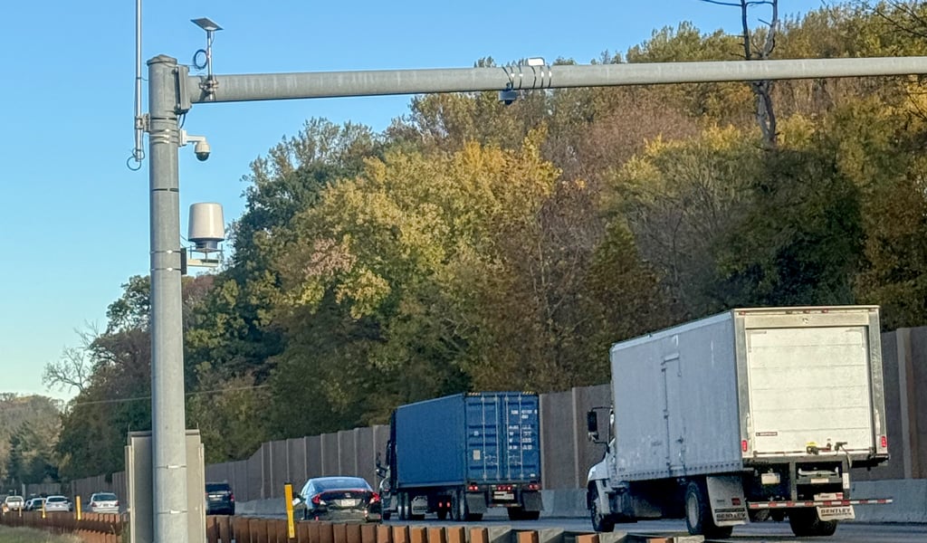 I-476-Hard-Shoulder-Running-1: Trucks and cars driving under a vehicle detection system.