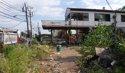 Abandoned gas service station in Newark, NJ