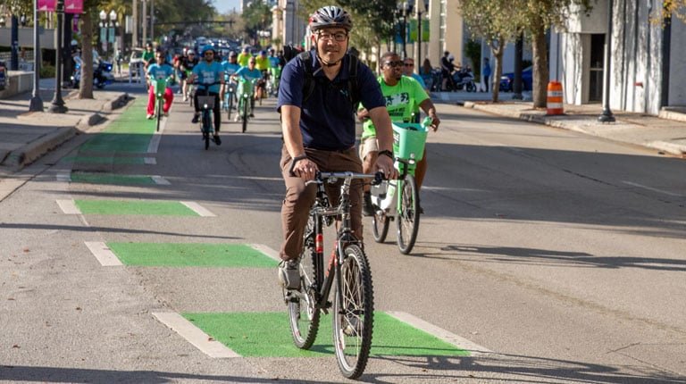 1.	VHB employee rides in a green-painted bike lane in downtown Orlando during the city’s Bike to Work Day event.