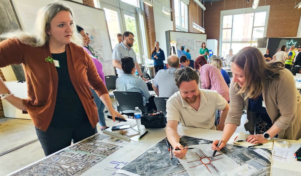 Two VHBers collaborate to sketch proposed intersection designs.