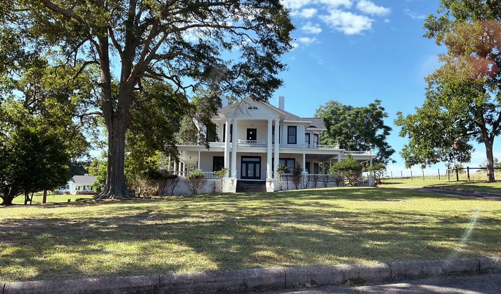 An historic white home in rural Georgia.